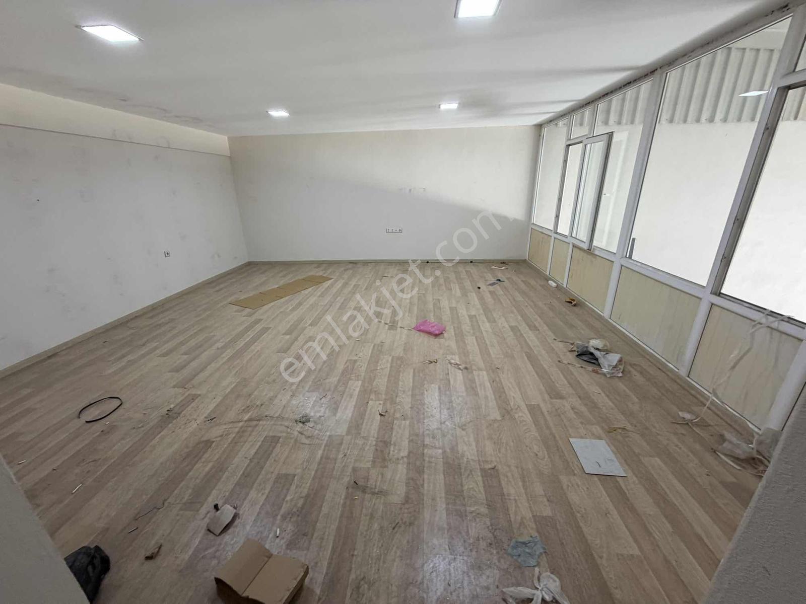 Karşıyaka Yetsan İşmerkezinde Giriş Blokta 155 M2 Kiralık - Görsel 8