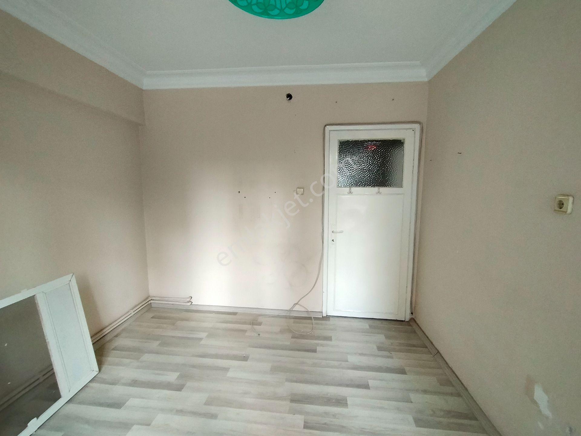 Kenan Evren Çukurova Elektrik Kavşağında 3+1 K.mutfaklı Doğalgazlı Kombili Daire - Görsel 16