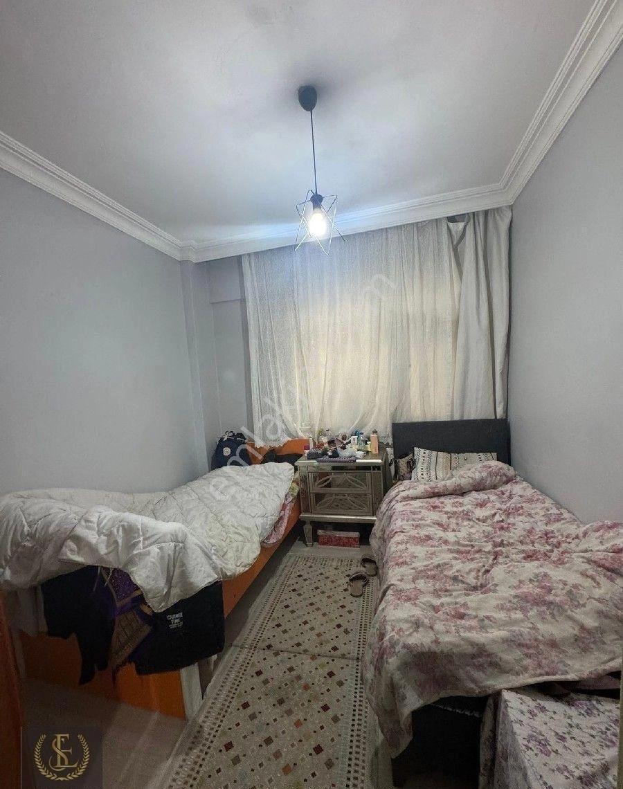 Şeker Emlak'tan Bağcılar Yenimahalle'de Güzel Konumda Satılık Daire Bahçe Kat - Görsel 2