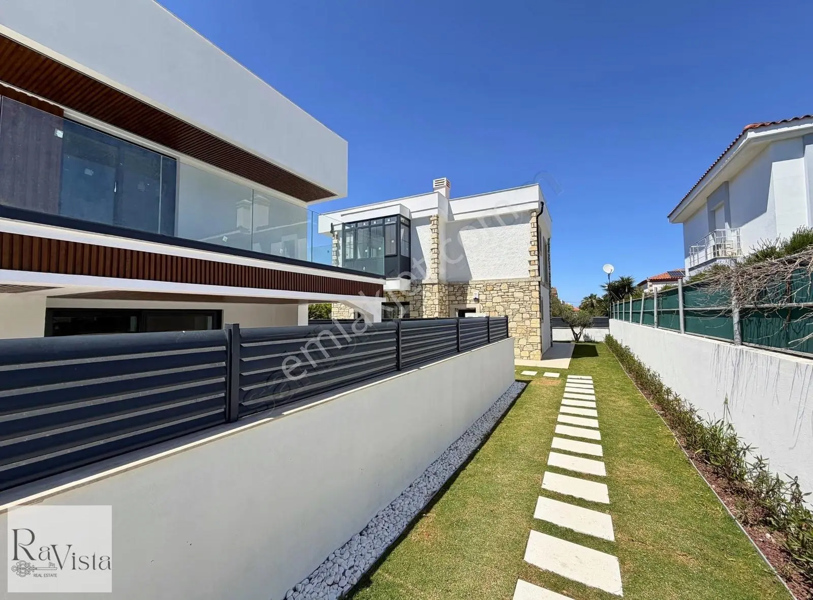 Çeşme Alaçatı M. Yürüme Mesafesinde Tam Müstakil Havuzlu Villa - Görsel 4