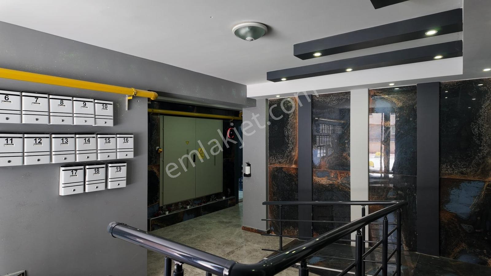 Bahçelievler Abonelikler Açık Balkonlu Full Eşyalı Kiralık 1+1 - Görsel 2
