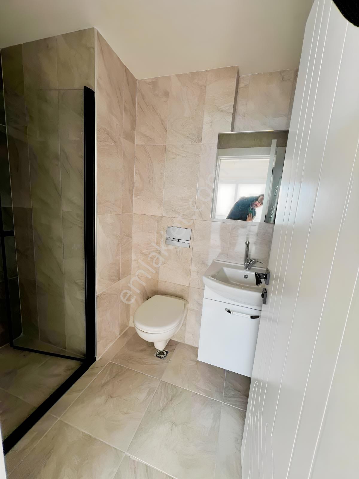 Deniz Manzaralı Havuzlu Site İçerisinde 2+1 Daire - Görsel 12