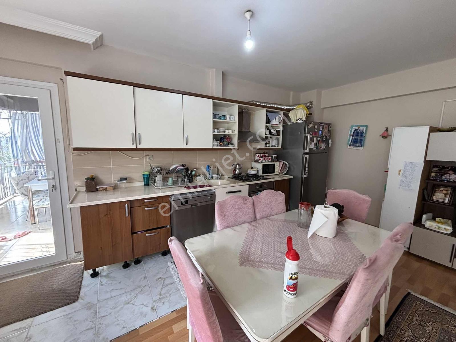 Kuşadasında 3+1 Geniş Kullanımlı Havuzlu Sitede Daire - Görsel 15
