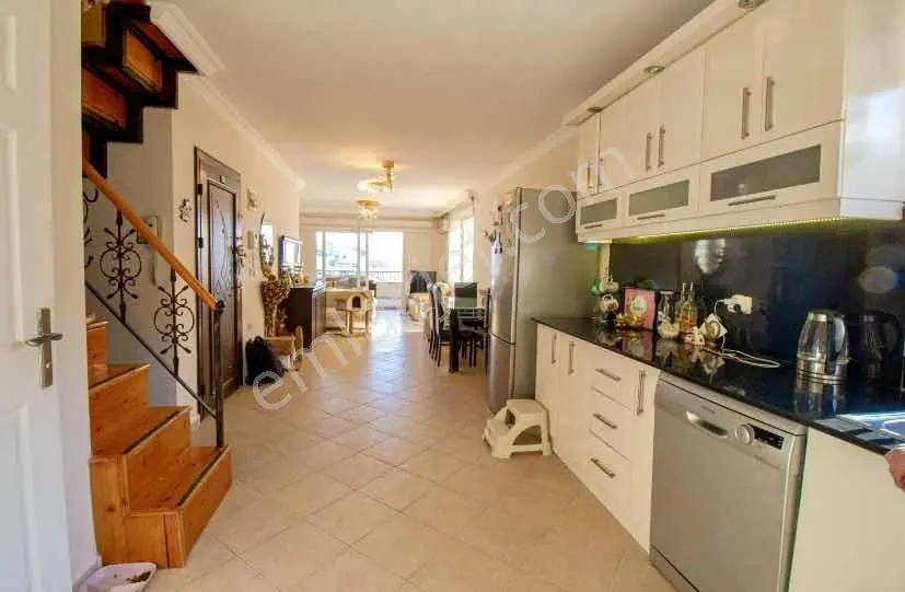 Kuşadası Kadınlar Denizinde Deniz Manzaralı 250m2 Dubleks Daire - Görsel 2