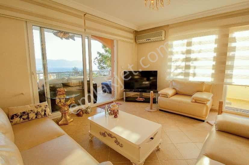 Kuşadası Kadınlar Denizinde Deniz Manzaralı 250m2 Dubleks Daire