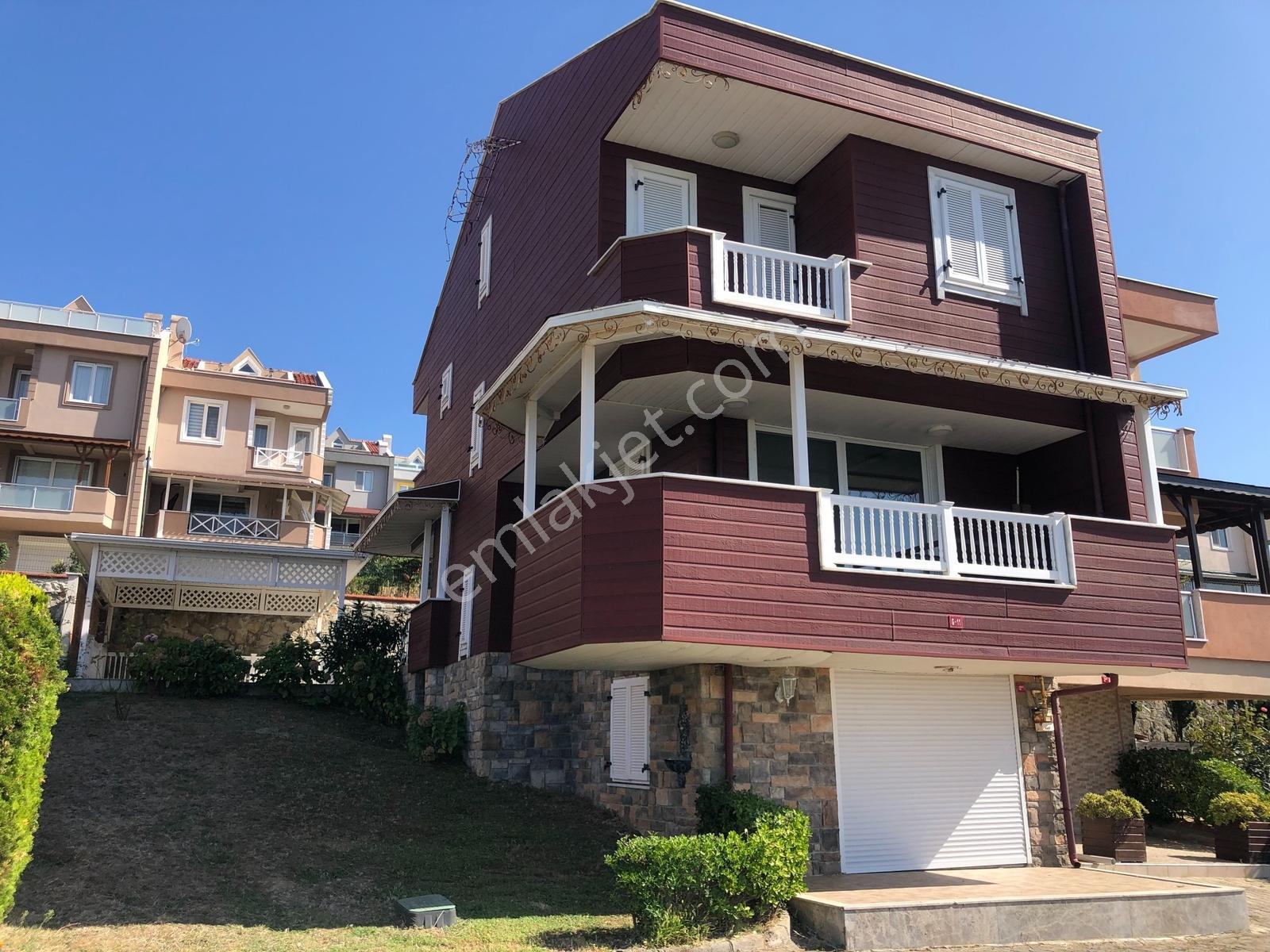 Özlem Karaca' Dan Deniz Manzaralı Eşyalı Yıllık Kiralık Villa