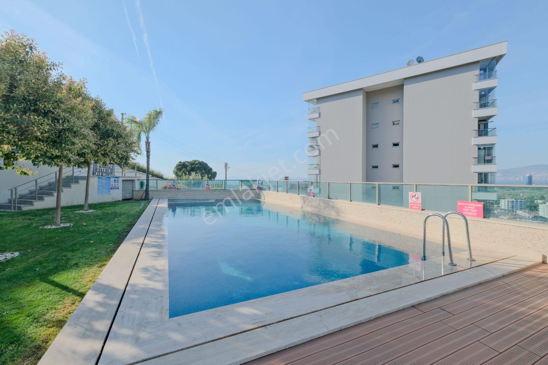 İzmir Narlıdere Taştepe’de Denız Manzaralı, Ferah 2+1 - Görsel 30