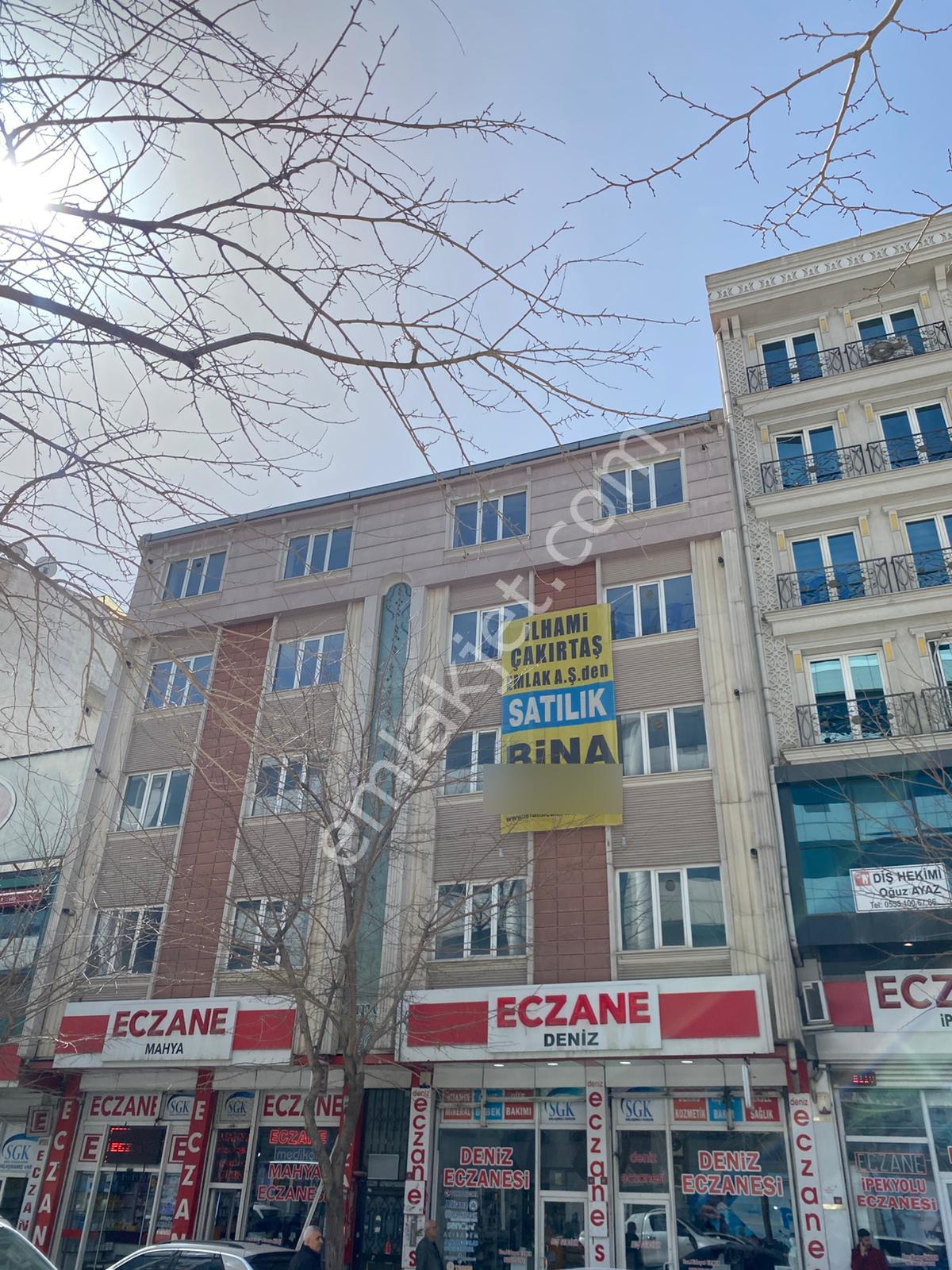 Satılık 2 Eczane Kiracılı & 16 Adet 1+1 Komple Bina