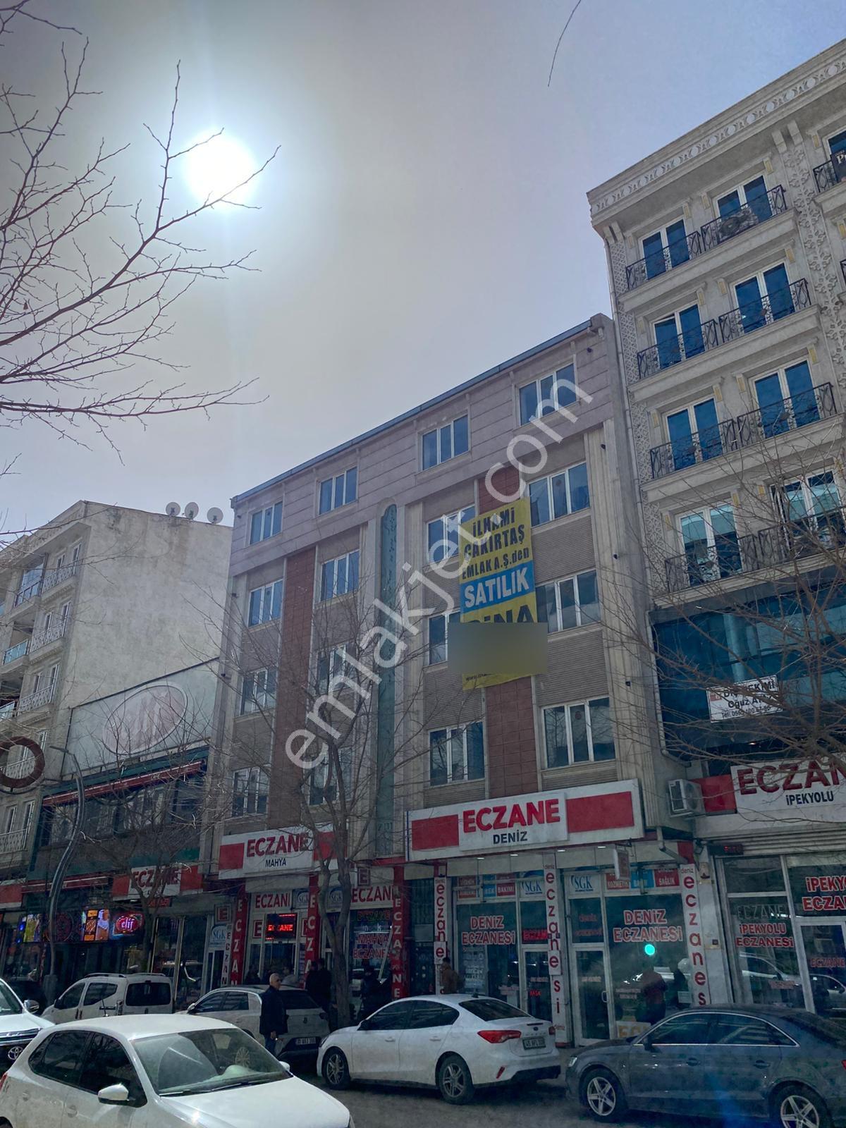 Satılık 2 Eczane Kiracılı & 16 Adet 1+1 Komple Bina - Görsel 2