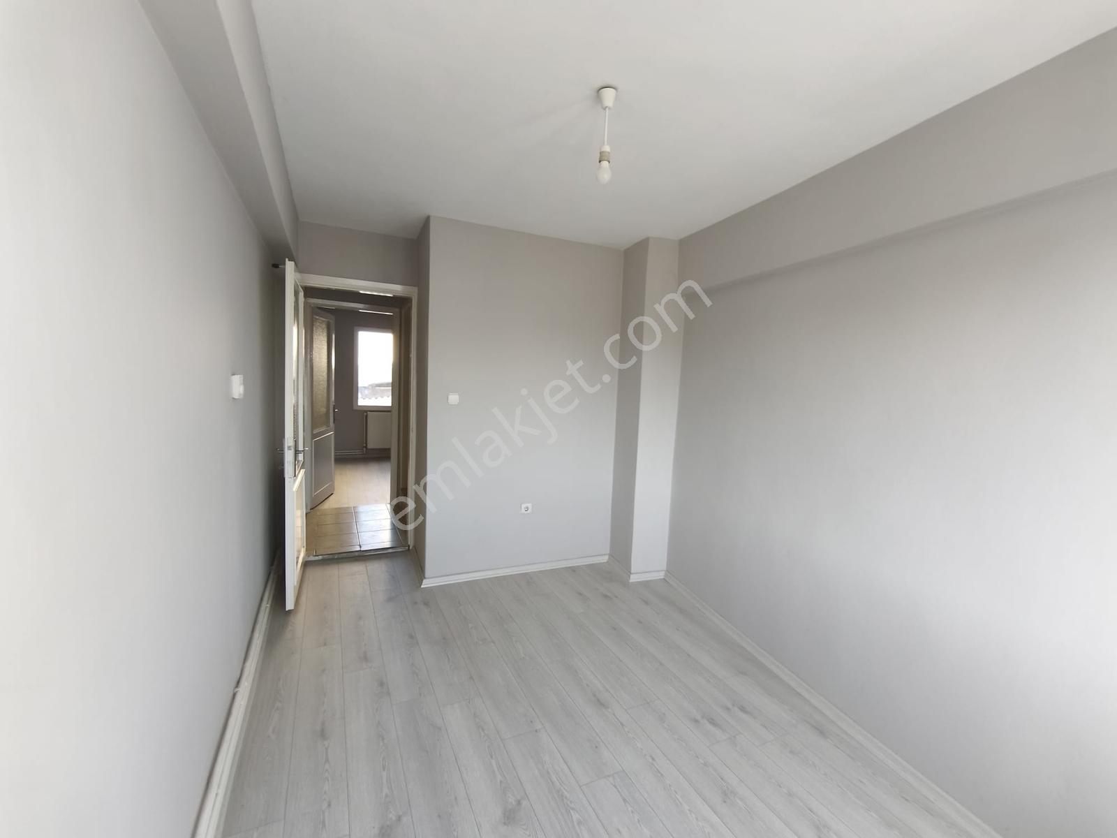Bornova Merkez İle Ata Durağı Arasında Arakat 3+1 Kiralık Daire - Görsel 6
