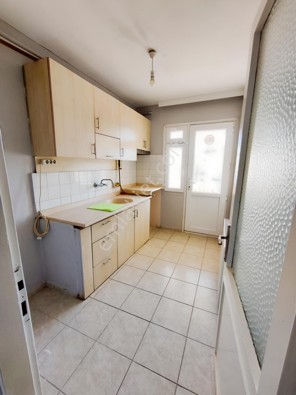 Bornova Merkez İle Ata Durağı Arasında Arakat 3+1 Kiralık Daire - Görsel 23