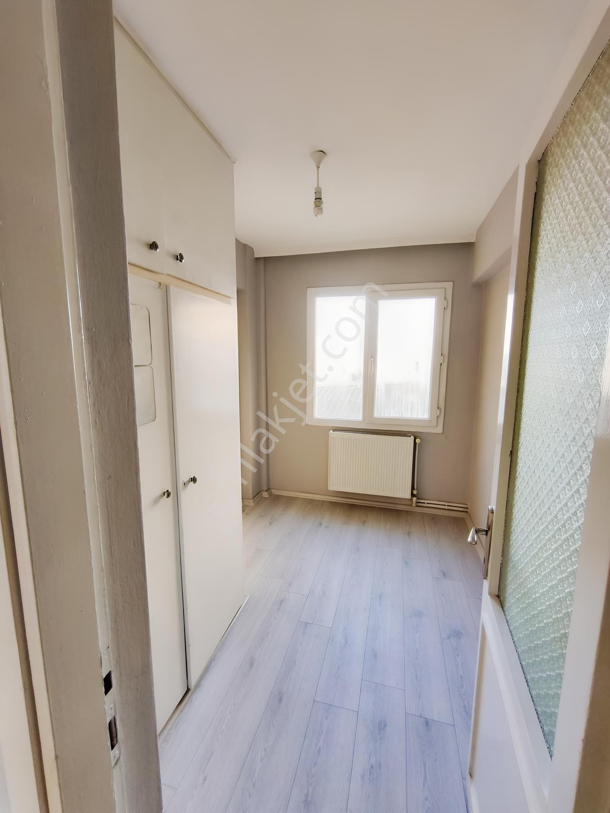 Bornova Merkez İle Ata Durağı Arasında Arakat 3+1 Kiralık Daire - Görsel 22