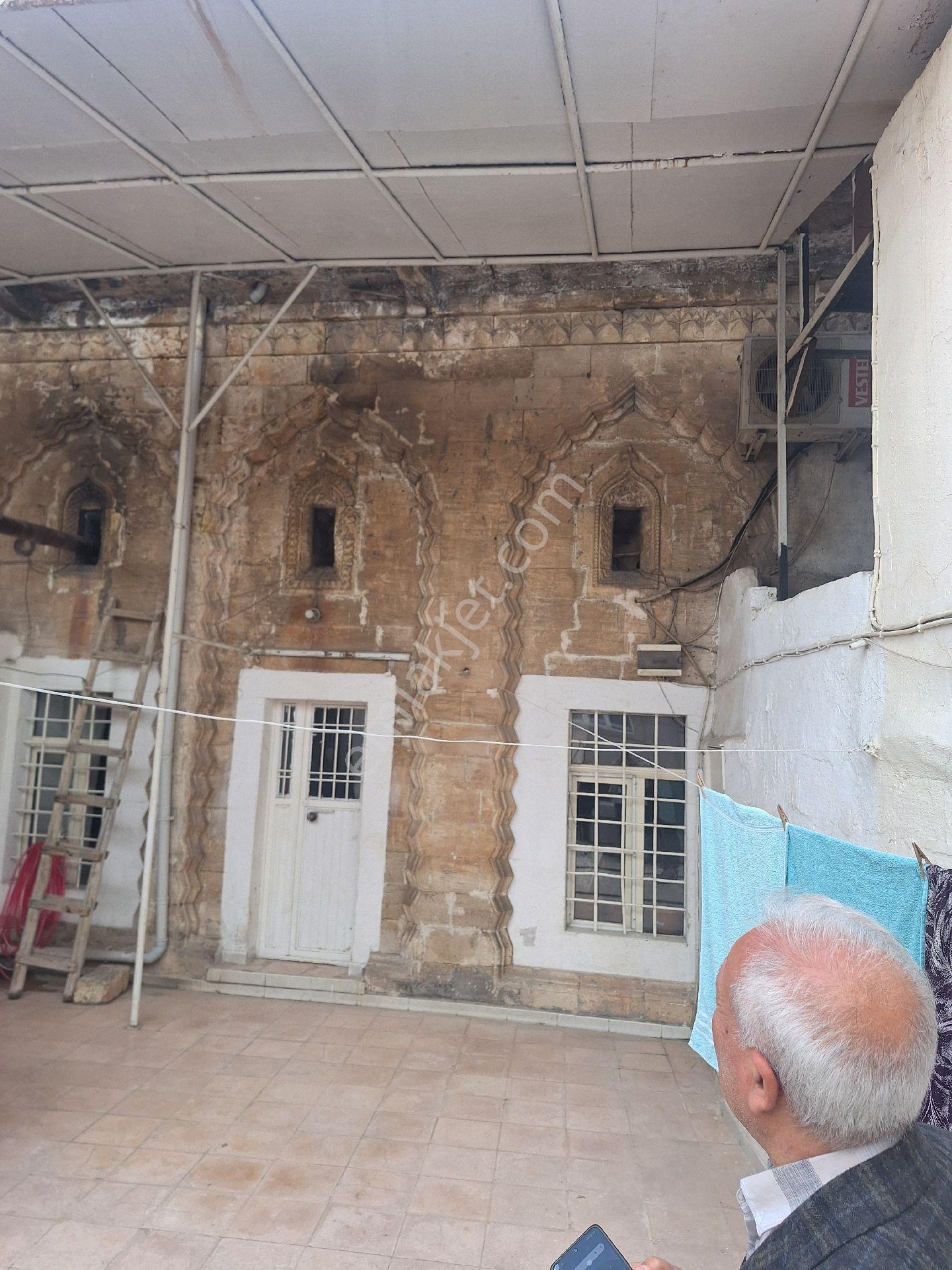 Değer Emlak'tan Eski Mardin Ana Caddede Tarihi Bina Satılıktır. - Görsel 6