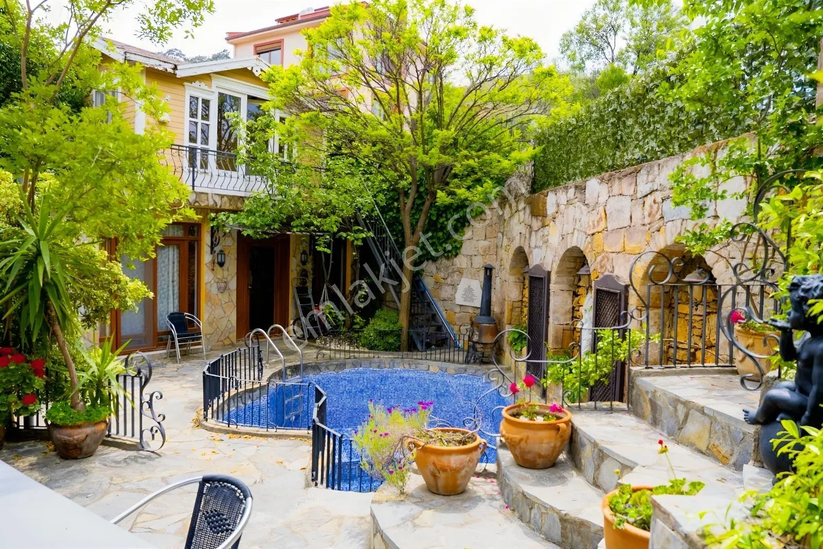 Onmax Sanatçı Dokunuşlu,antika Dolu Özel Müşteminatlı Konak