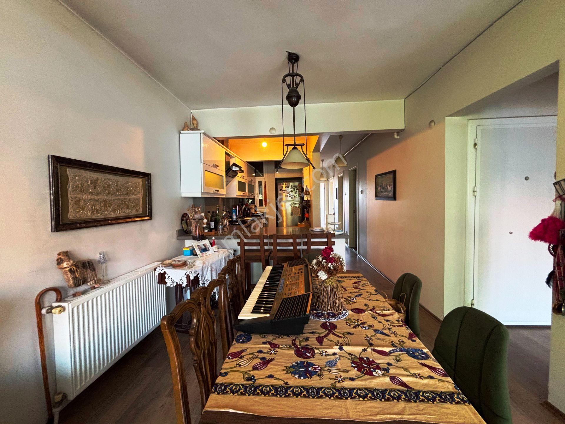 Moda Kilise Karşısı 4.kat Kiracısız Manzaralı 139m2 Satılık 3+1 - Görsel 8