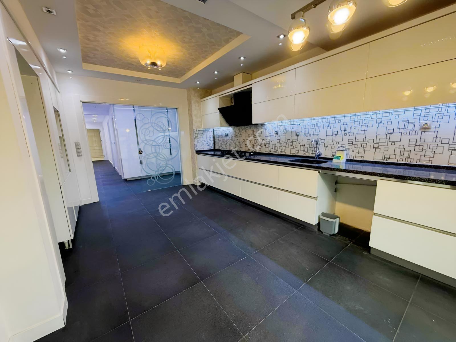 Şehzade'den Yenişehir Mah.ıhlamur Sitesinde 4+1 Kiralık Daire