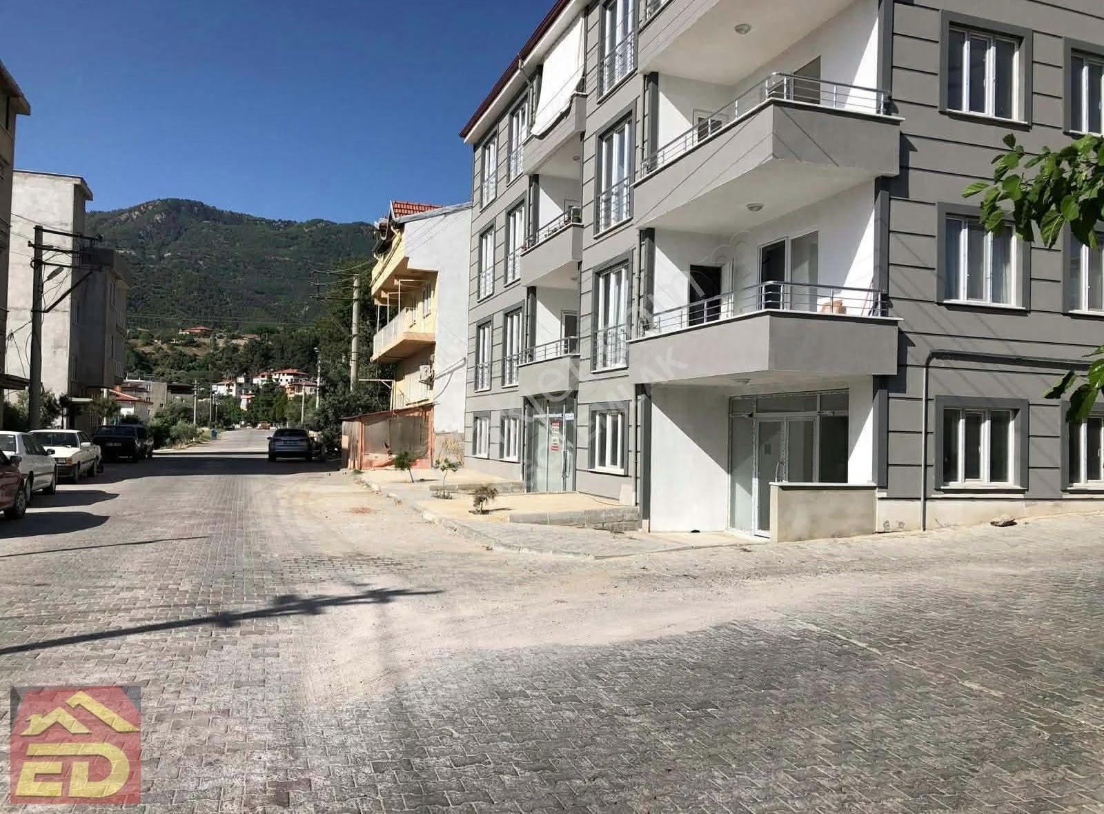 Buldan Pehlivan Kavşağı Yakını Satılık 260 M² Dükkan