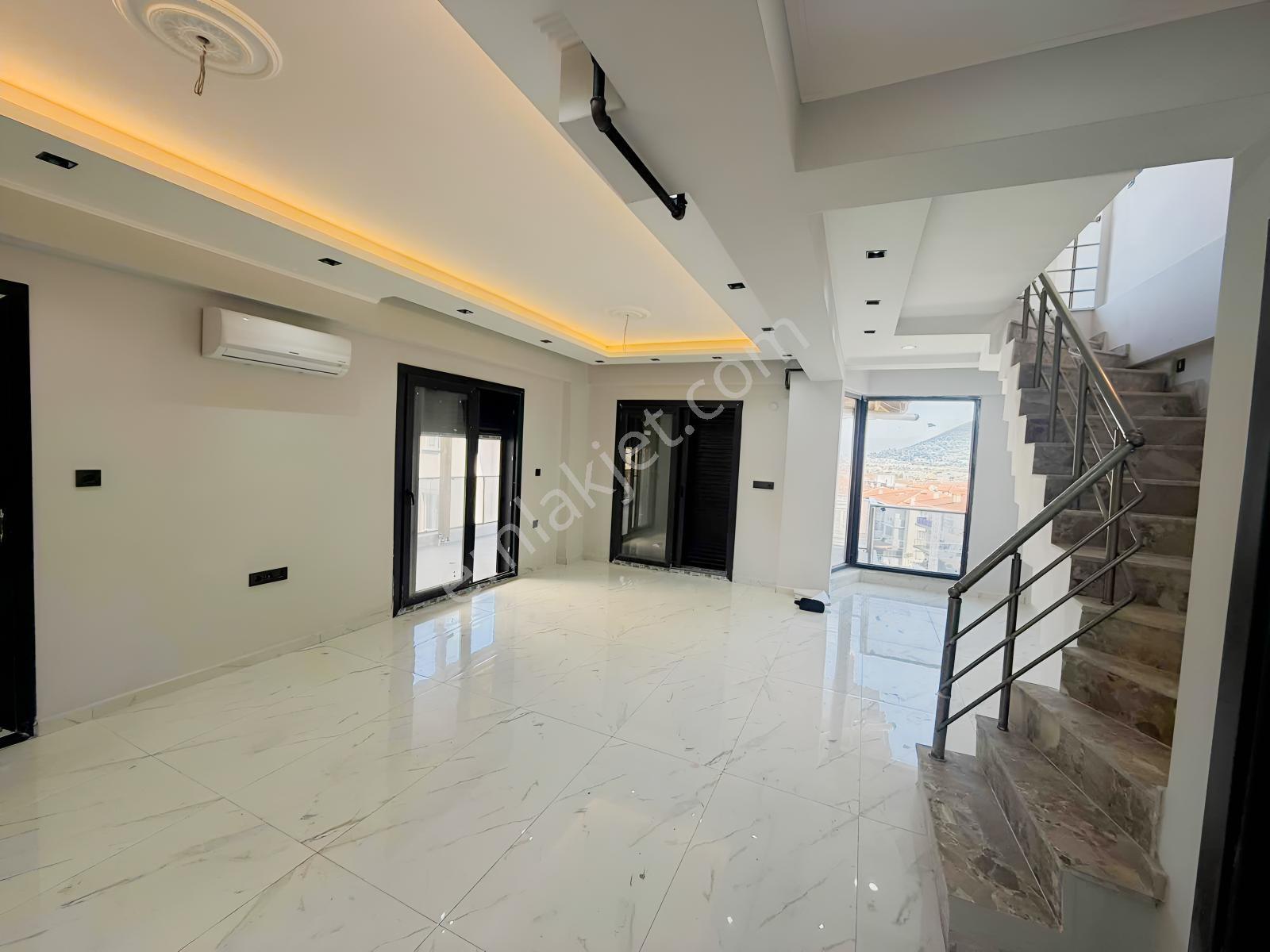 Deniz Manzarası & Merkezi Konumlu Satılık Ultra Lüks Villa - Görsel 24