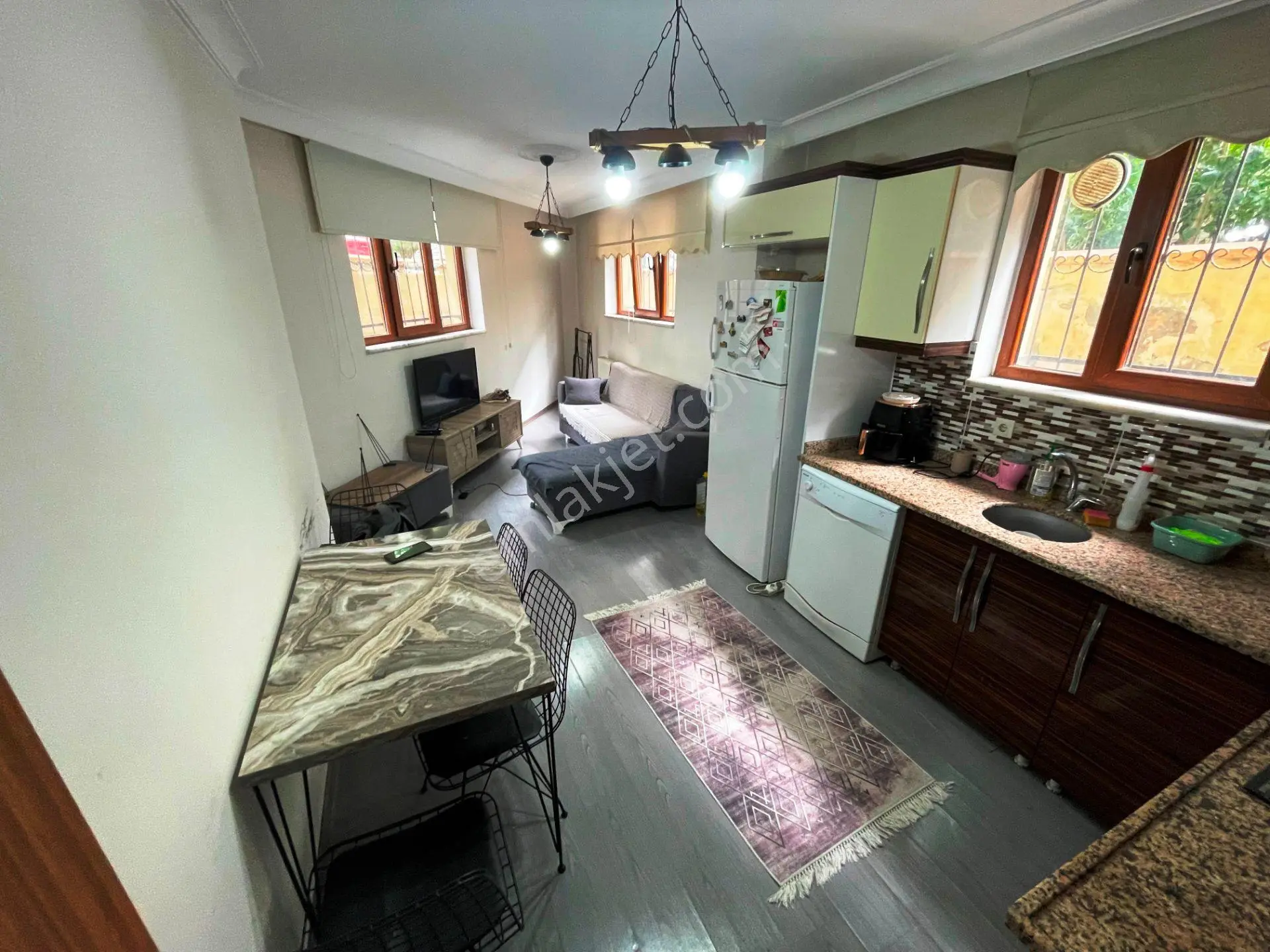 Bulgurlu Metroya 300 Metre Full Eşyalı 6 Yıllık 75m2 Kiralık 2+1 - Görsel 3