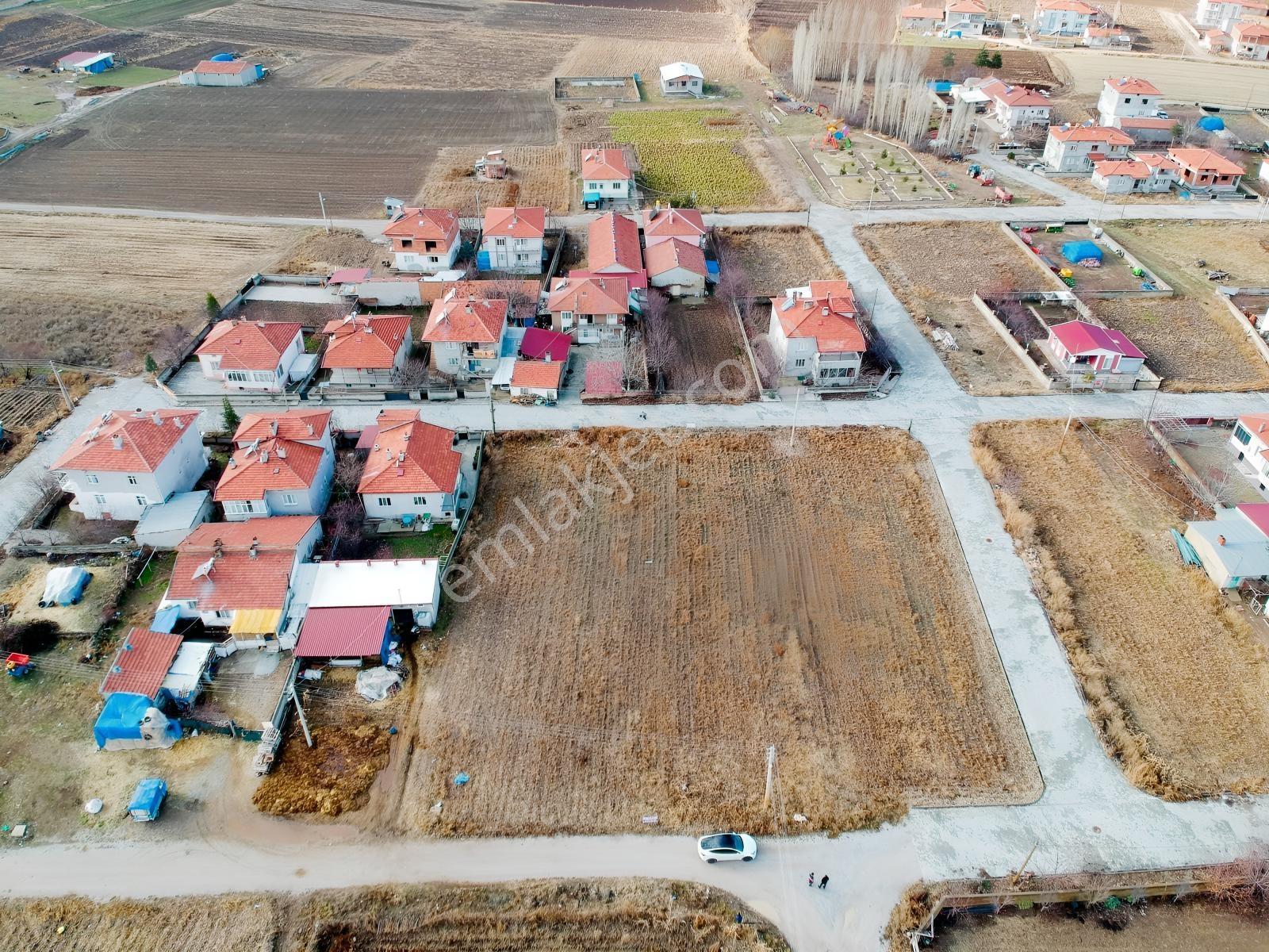 İlbey // Şuhut Zafer Mahallesinde 572+498+551 M² Arsa - Görsel 8