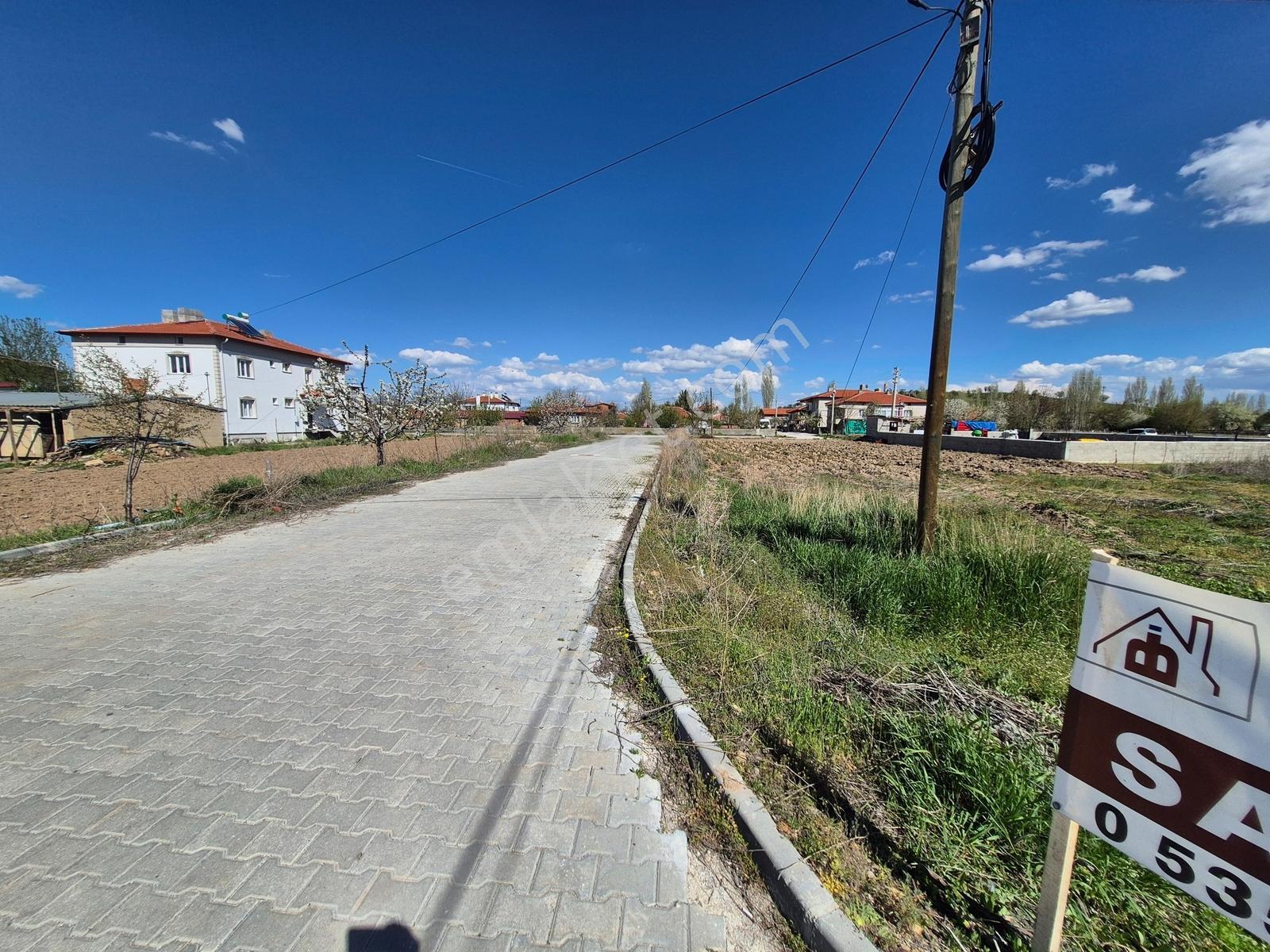 İlbey // Şuhut Zafer Mahallesinde 572+498+551 M² Arsa - Görsel 12