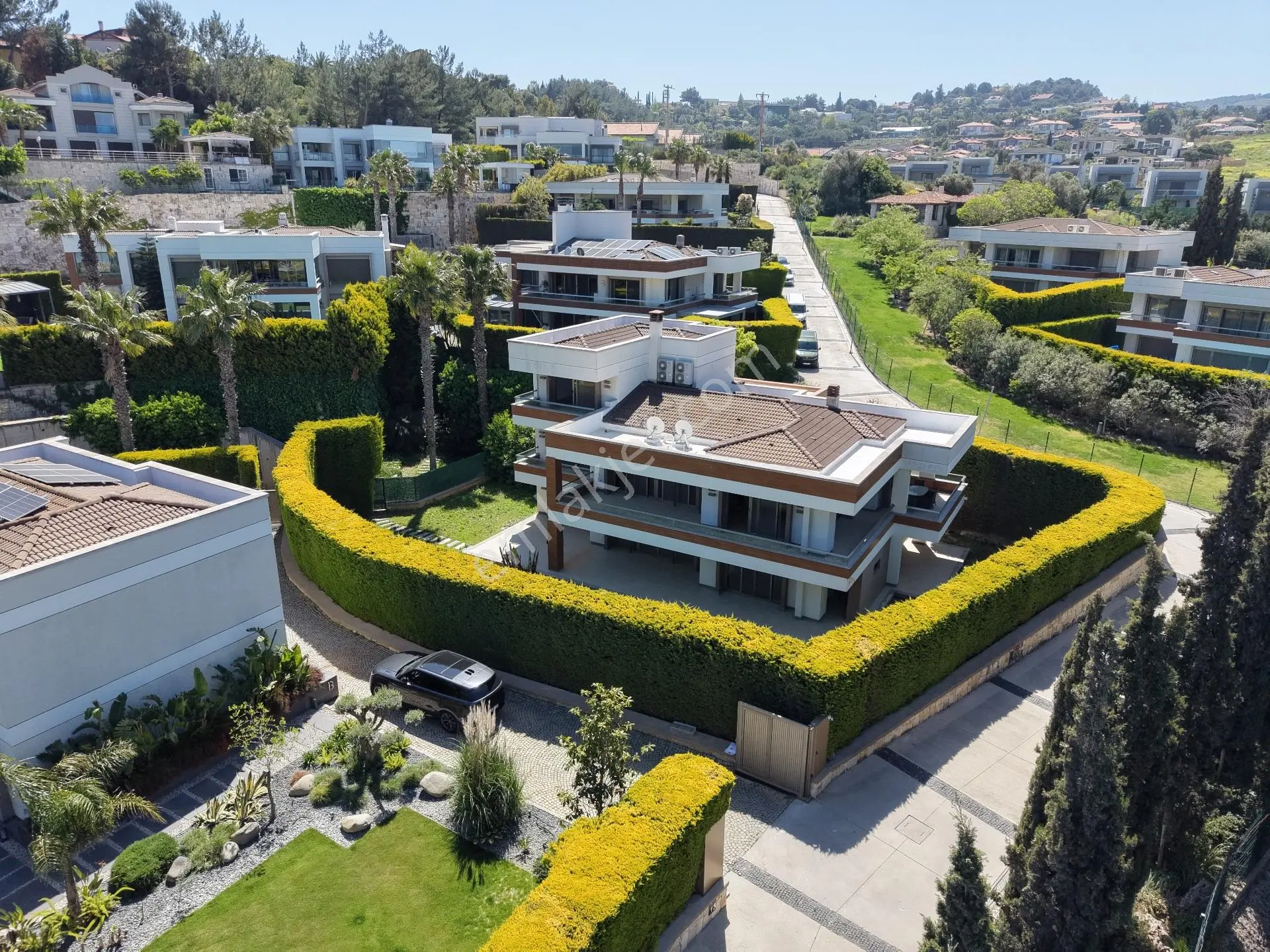 Urla Yenice Kekliktepe Bryela Sitesinde Satılık Müstakil Villa
