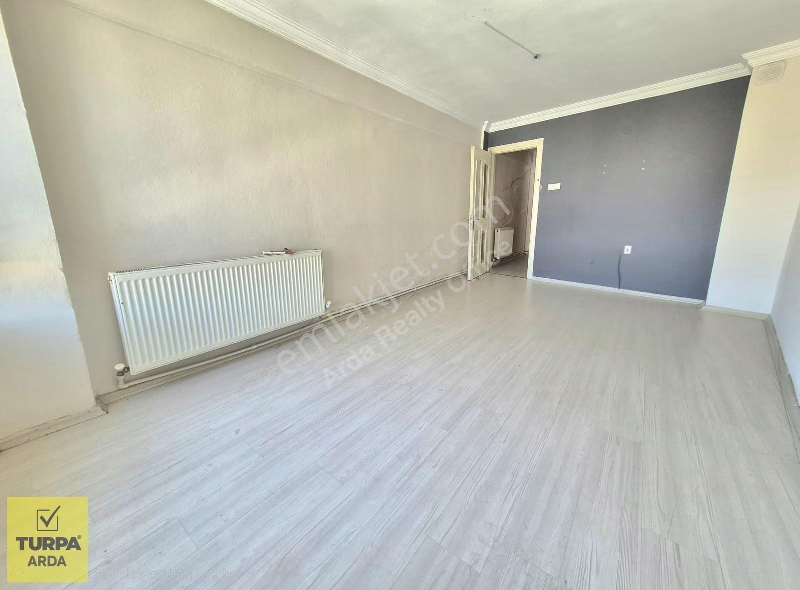 Zübeyde Hanım Caddesi Adliye Arkası Önü Açık D.gazlı 2+1 95 M2