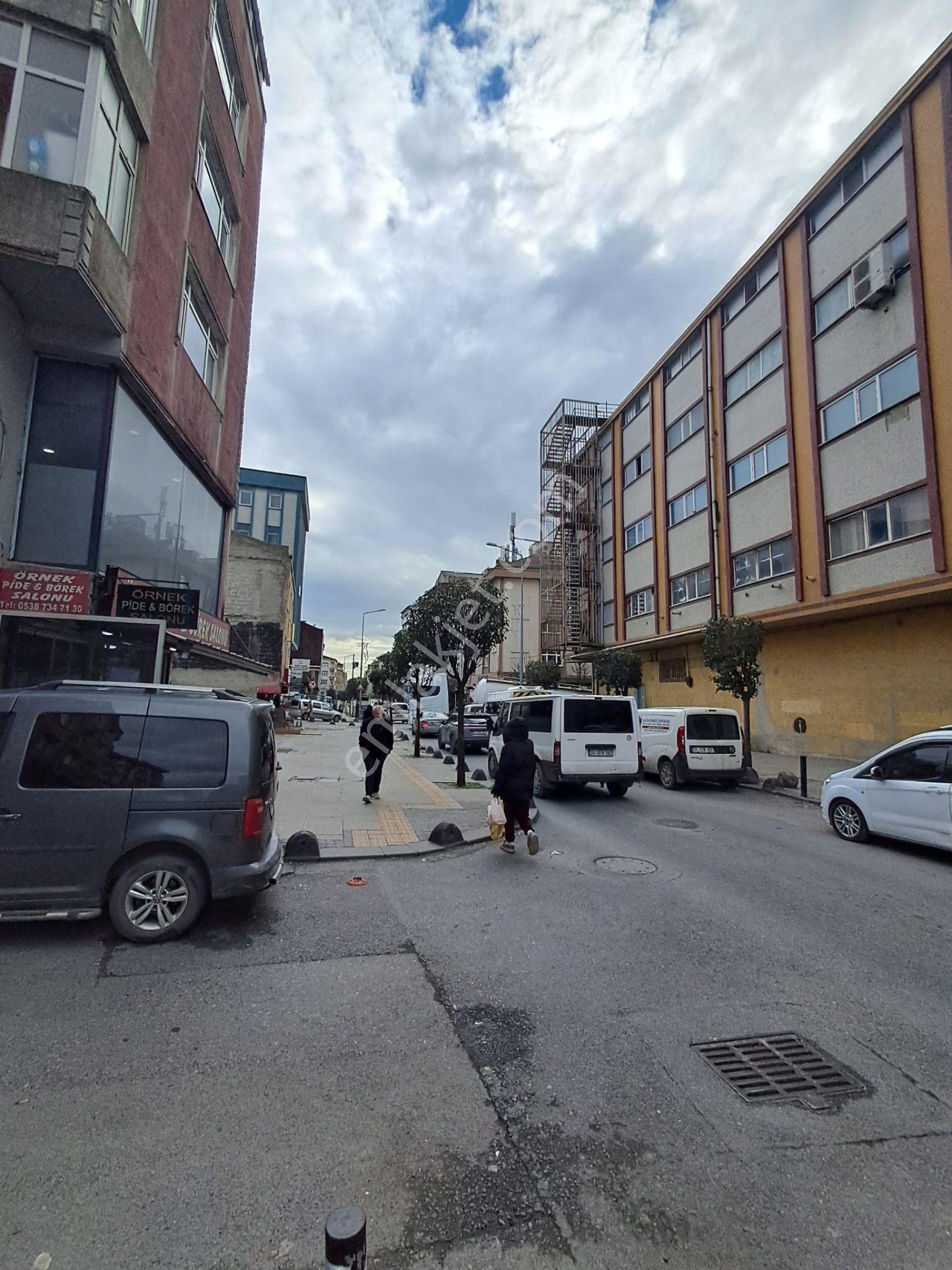 Bağcılar Kemal Paşa Mah Satılık 100 M2 Cadde Üzerinde Köşe Başı Dükkan Mağaza