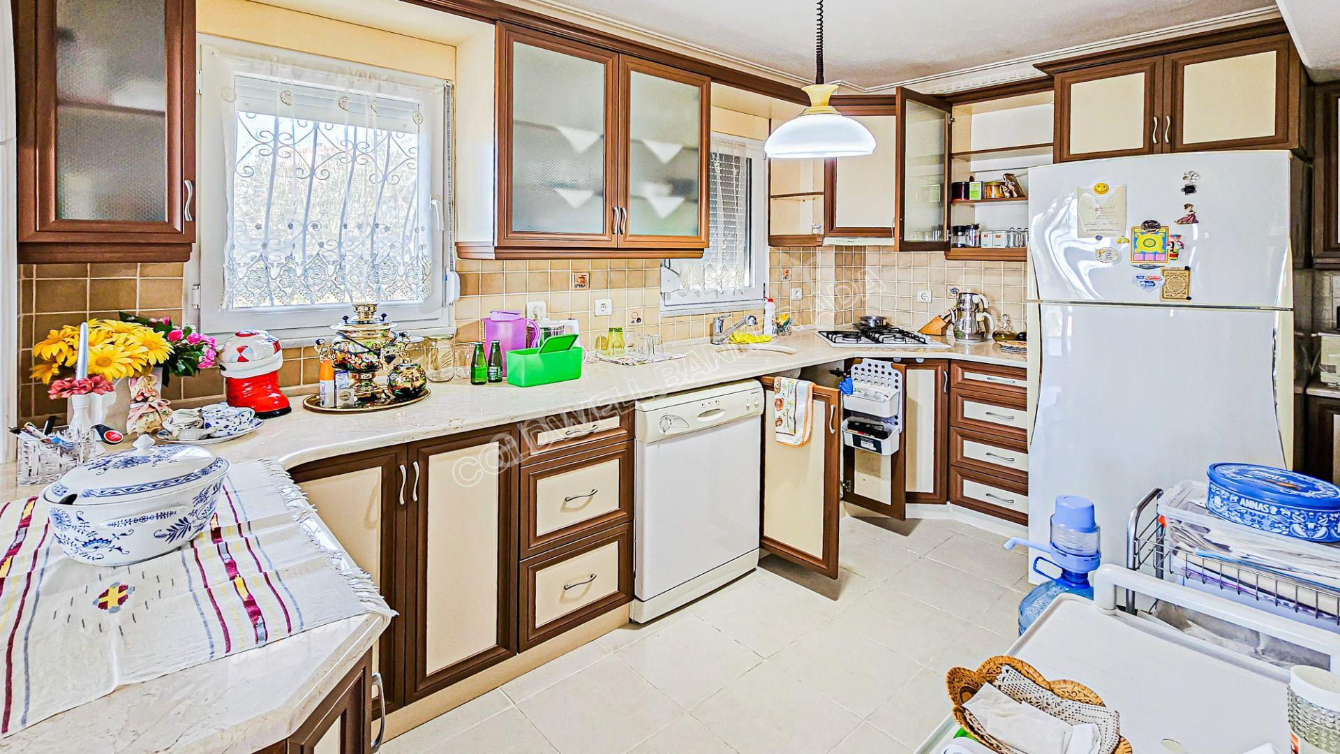 Kuşadası'nda Deniz Manzaralı 7+2 Müstakil Villa - Görsel 12
