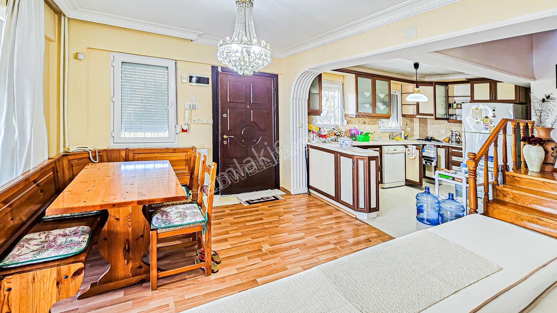 Kuşadası'nda Deniz Manzaralı 7+2 Müstakil Villa - Görsel 15