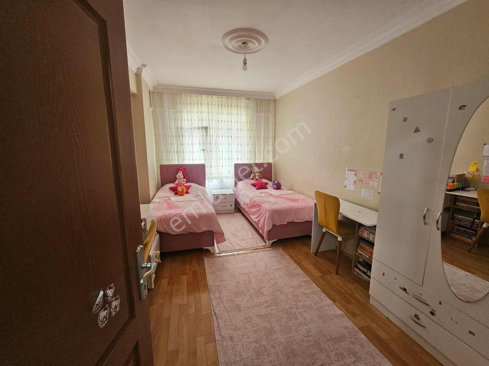 Reşadiye Mahallesinde Güvenç Taksi Civarı Satılık 3+1 Daire - Görsel 5