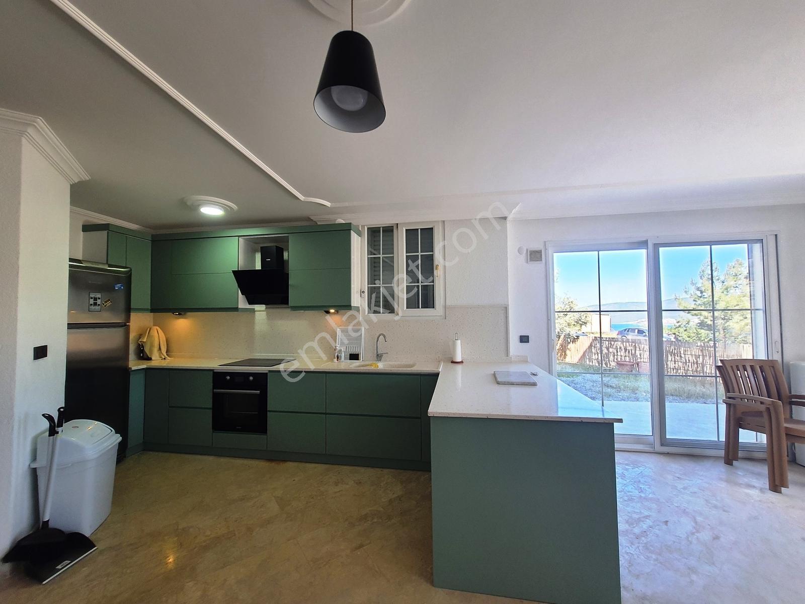Panoramik Manzaralı Köşe Başı Villa - Görsel 24