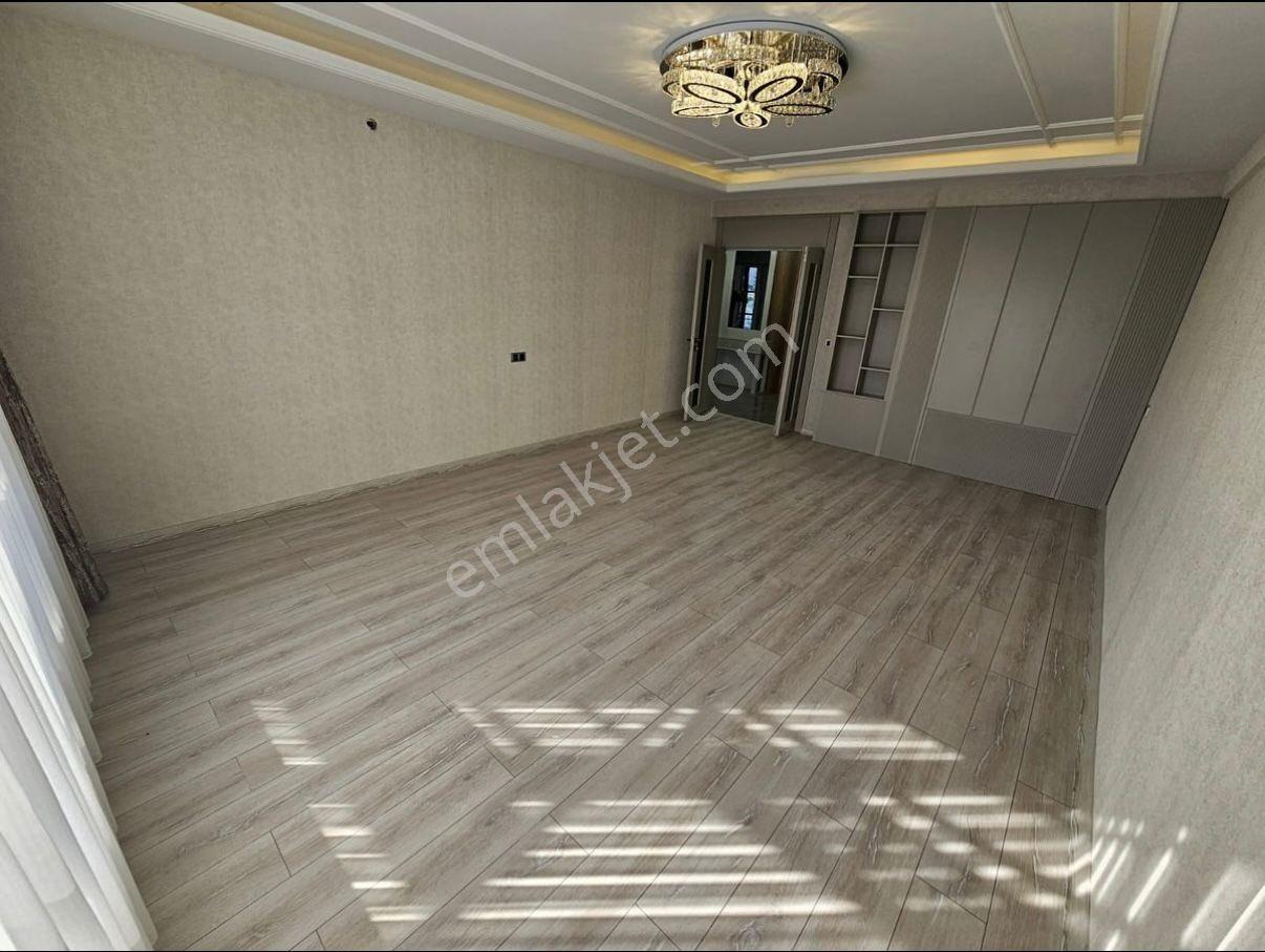 Sipan-zilan’da Acil Satılık 3.5+1 Daire
