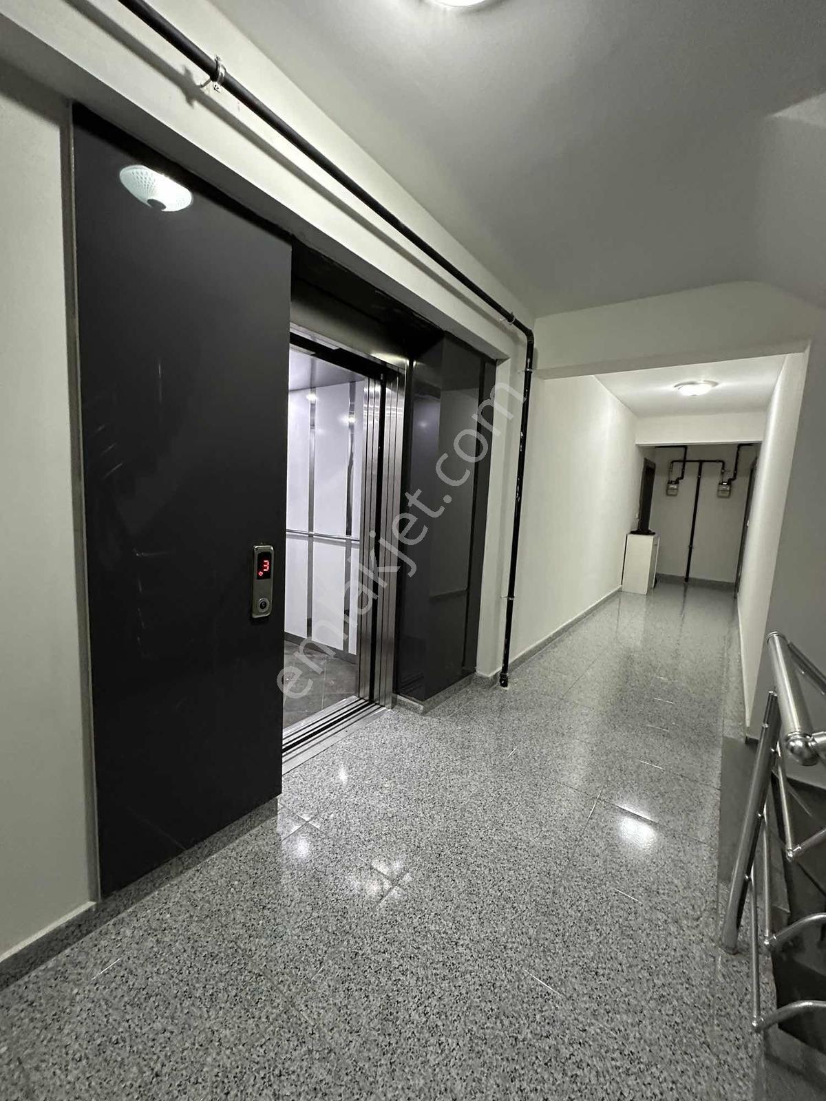 1200 Evler'de Bölgede En Geniş Sınırsız Kredili 5+2 300 M2 Daire - Görsel 10