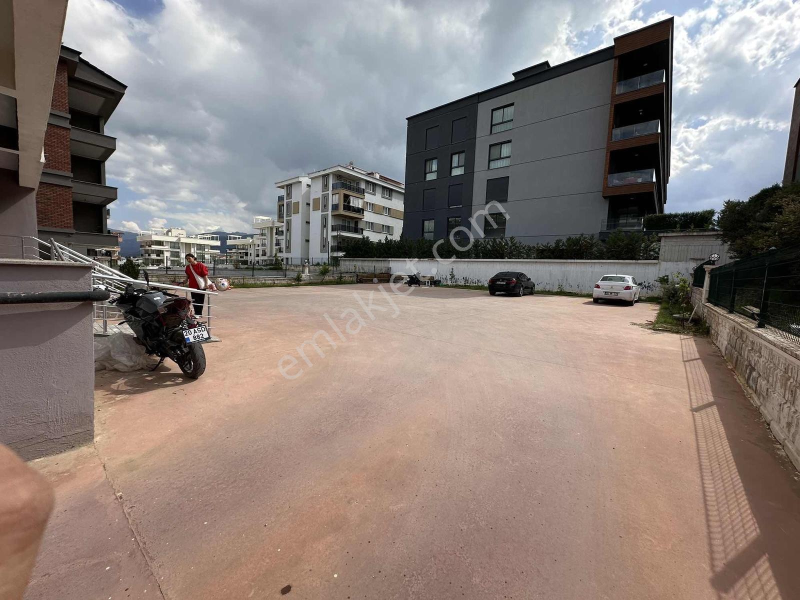 1200 Evler'de Bölgede En Geniş Sınırsız Kredili 5+2 300 M2 Daire - Görsel 34