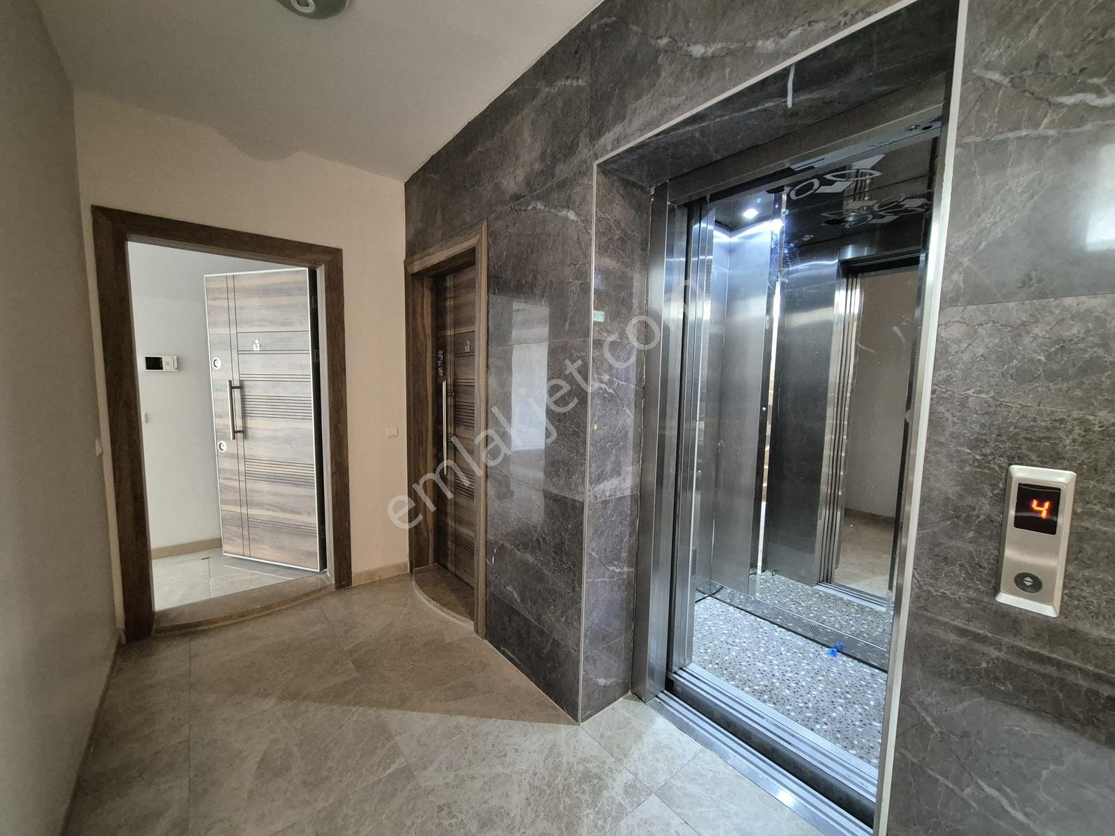 Kuşadası Avm Bölgesi 2+1 Hiç Oturulmamış Sıfır Kiralık Daire - Görsel 2