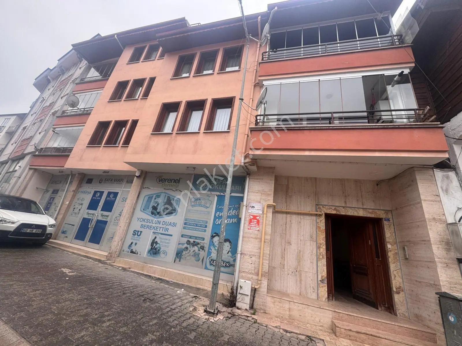 Alipaşa Cami Karşısında Şehrin Tam Merkezinde 2+1 Full Bakımlı