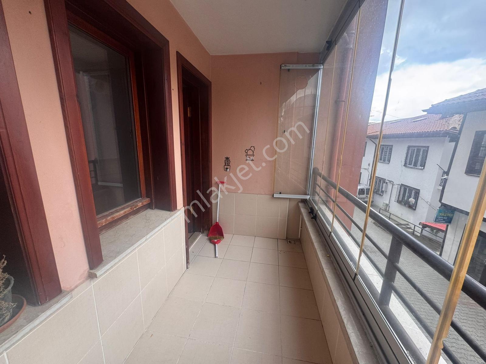 Alipaşa Cami Karşısında Şehrin Tam Merkezinde 2+1 Full Bakımlı - Görsel 6