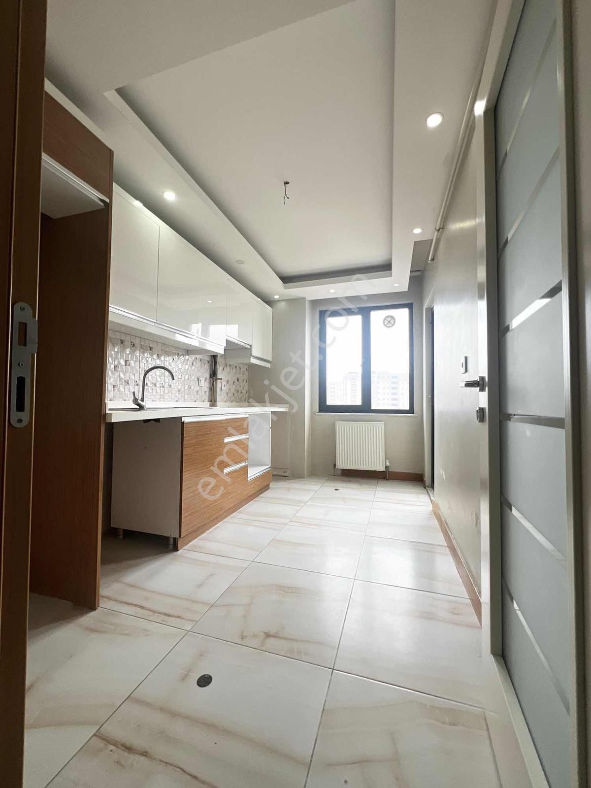 Yoldaş İnş Kiralık 2+1 120 M2 12.kat Sitede Ebevyn Banyolu Daire - Görsel 3