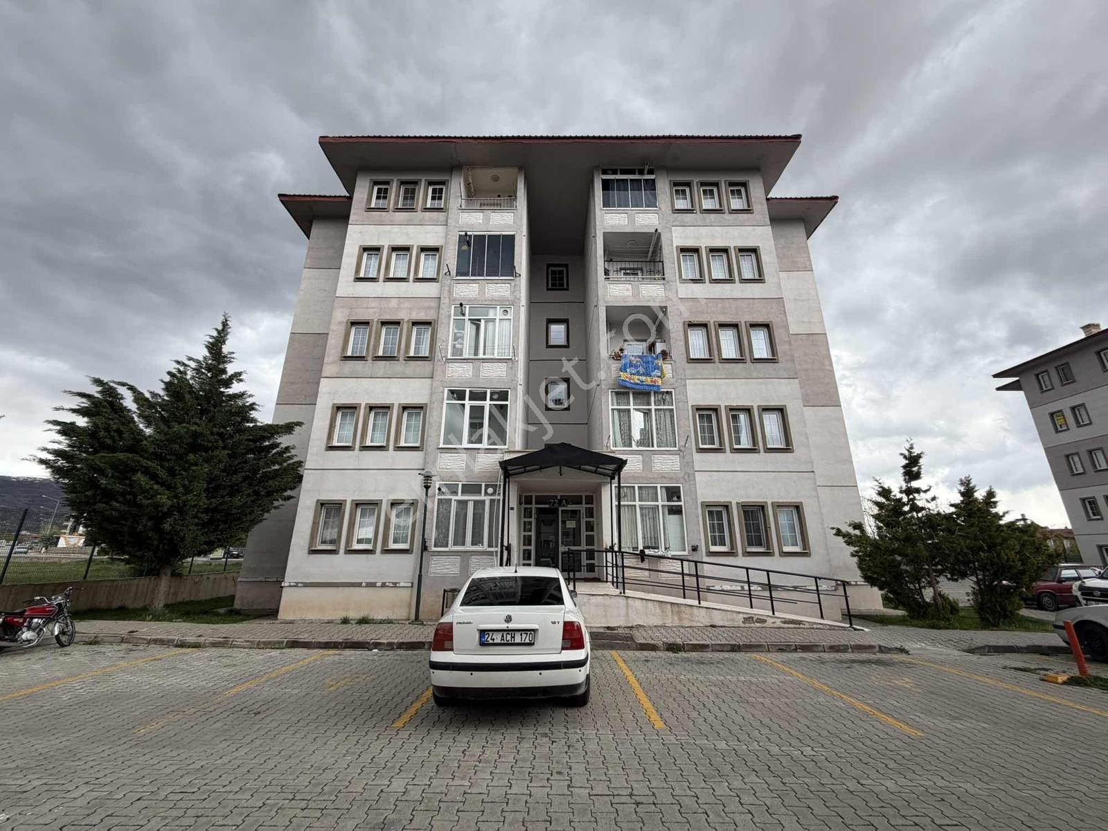 Remax Dem'den Kavakyolu 2. Etap Ara Kat Borçsuz Satılık Daire