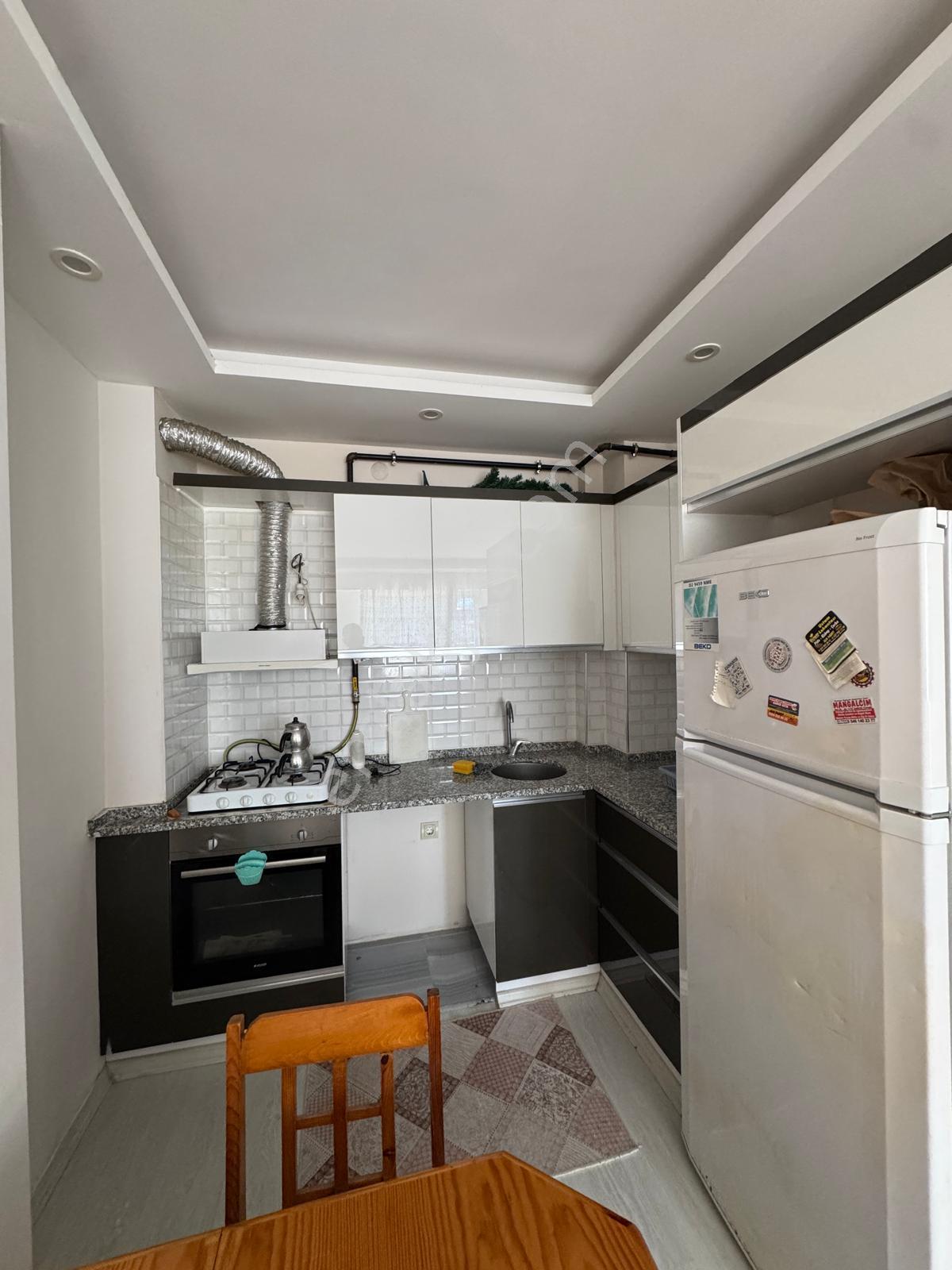 Zeki Emlak'tan Manisa Muradiye'de 1+1 Eşyalı Kiralık Daire