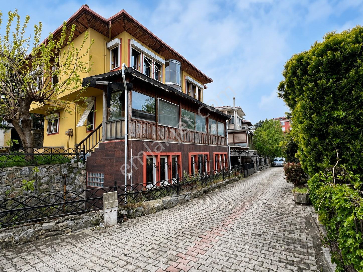 Üsküdar Çengelköy Ata-2 Sitesinde 300 M2 Tripleks Tekli Villa - Görsel 16