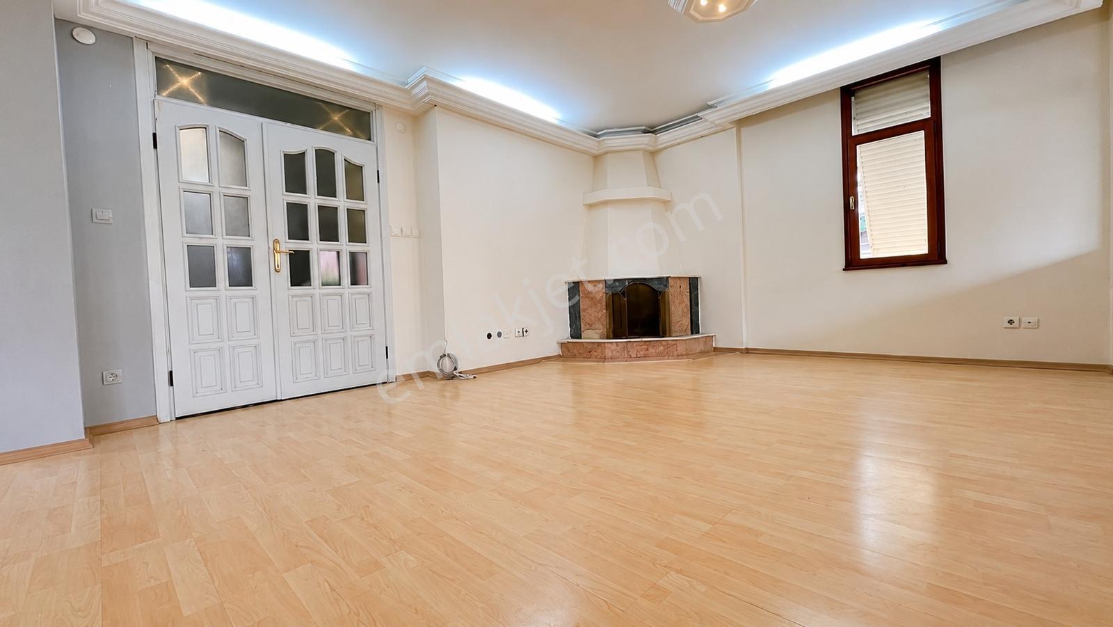 Üsküdar Çengelköy Ata-2 Sitesinde 300 M2 Tripleks Tekli Villa - Görsel 5