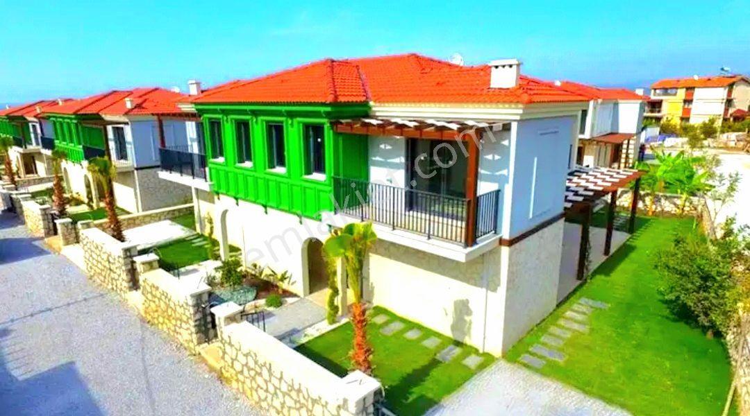 Kuşadasında Havuzlu Bahçeli Sıfır Villa - Görsel 14