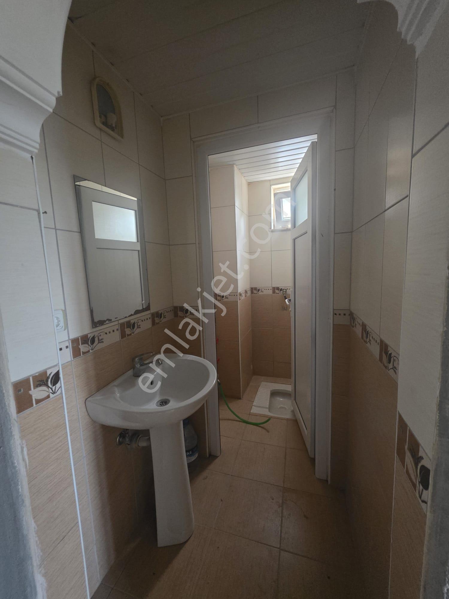 Aydoğmuş Mahallesinde Ayrı Mutfaklı 2+1 Kiralık - Görsel 2