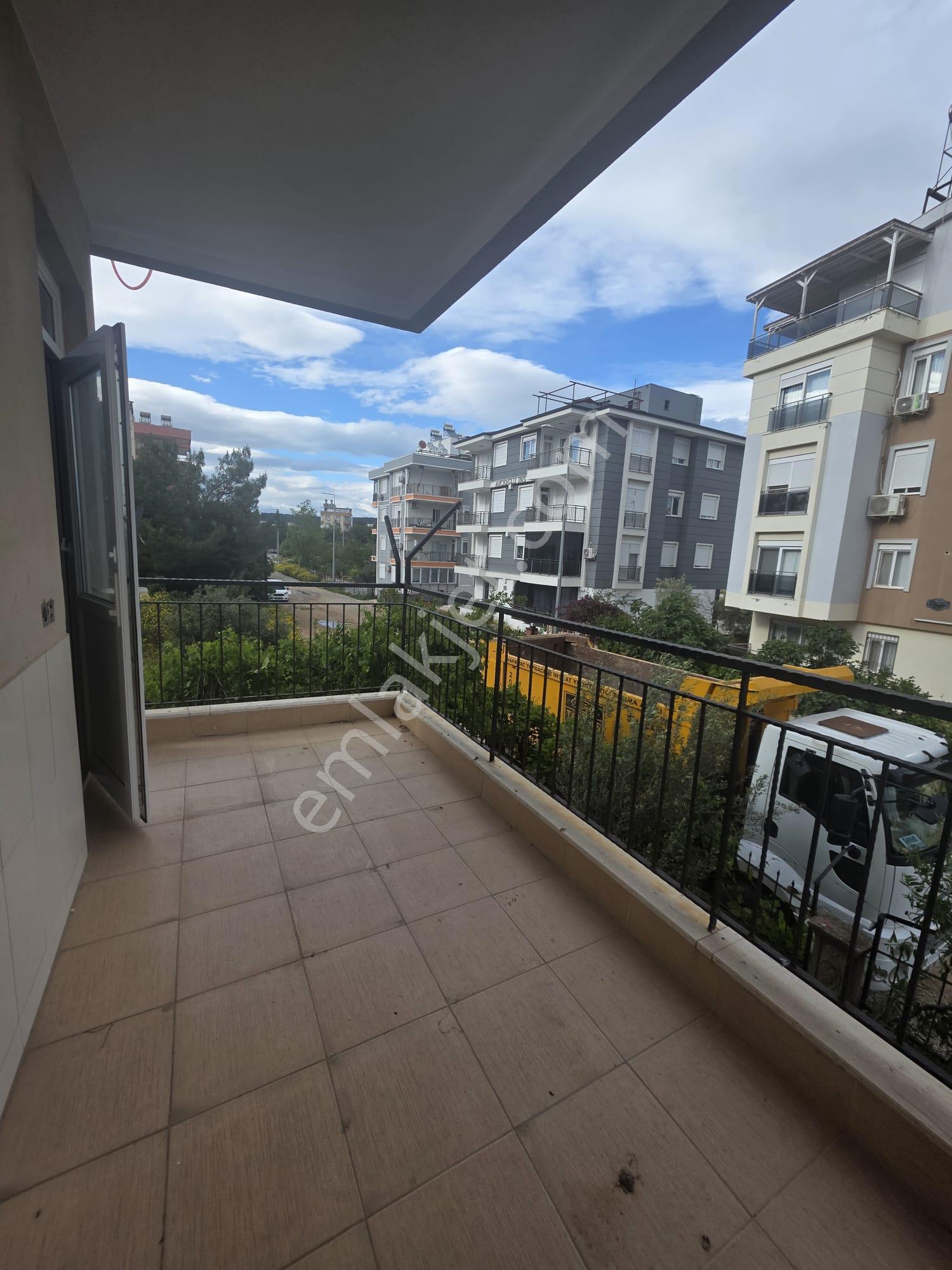 Aydoğmuş Mahallesinde Ayrı Mutfaklı 2+1 Kiralık - Görsel 27