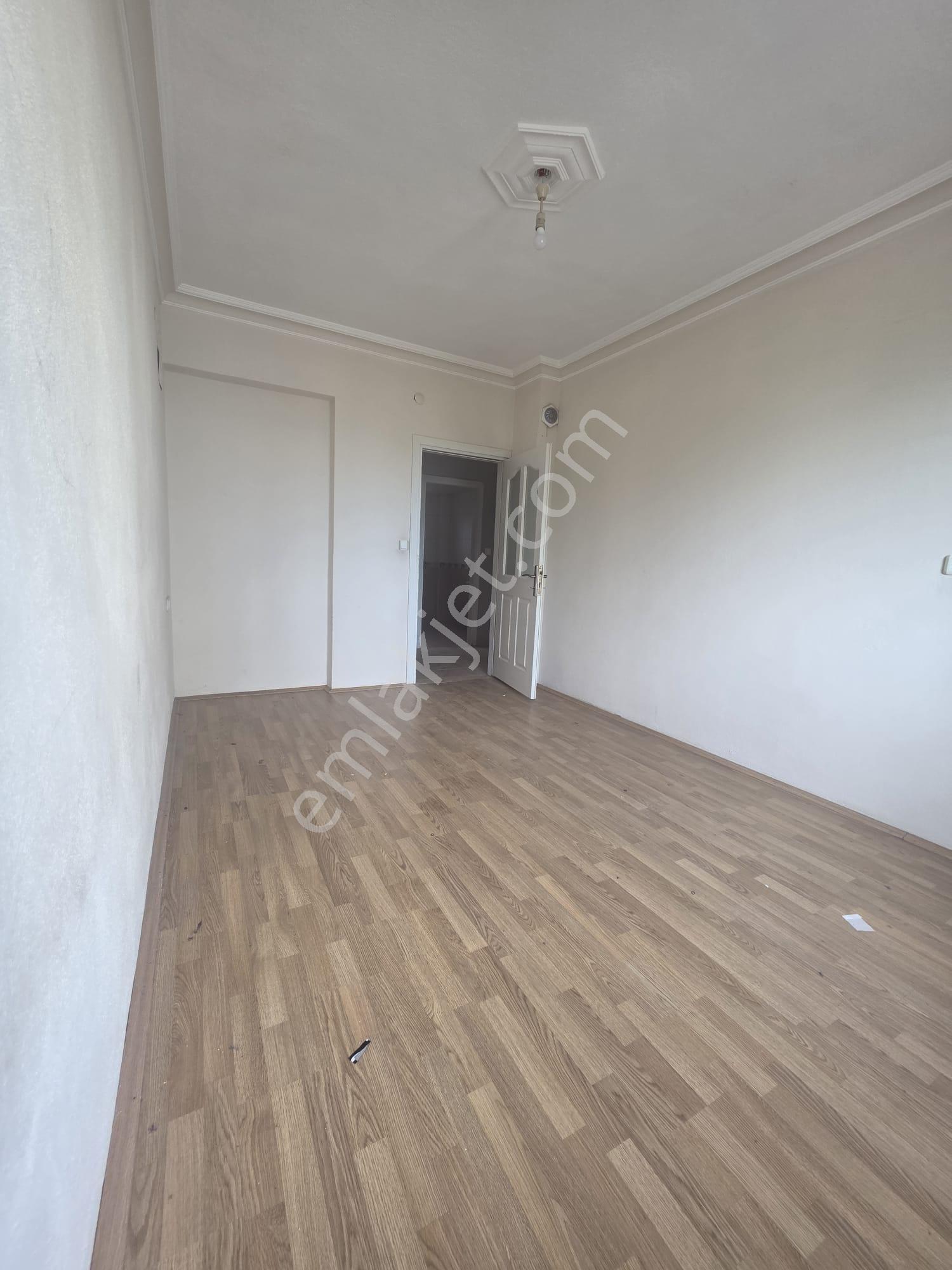 Aydoğmuş Mahallesinde Ayrı Mutfaklı 2+1 Kiralık - Görsel 7