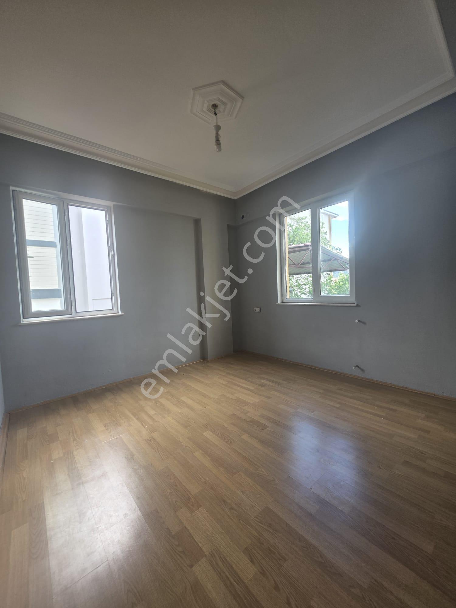 Aydoğmuş Mahallesinde Ayrı Mutfaklı 2+1 Kiralık - Görsel 12