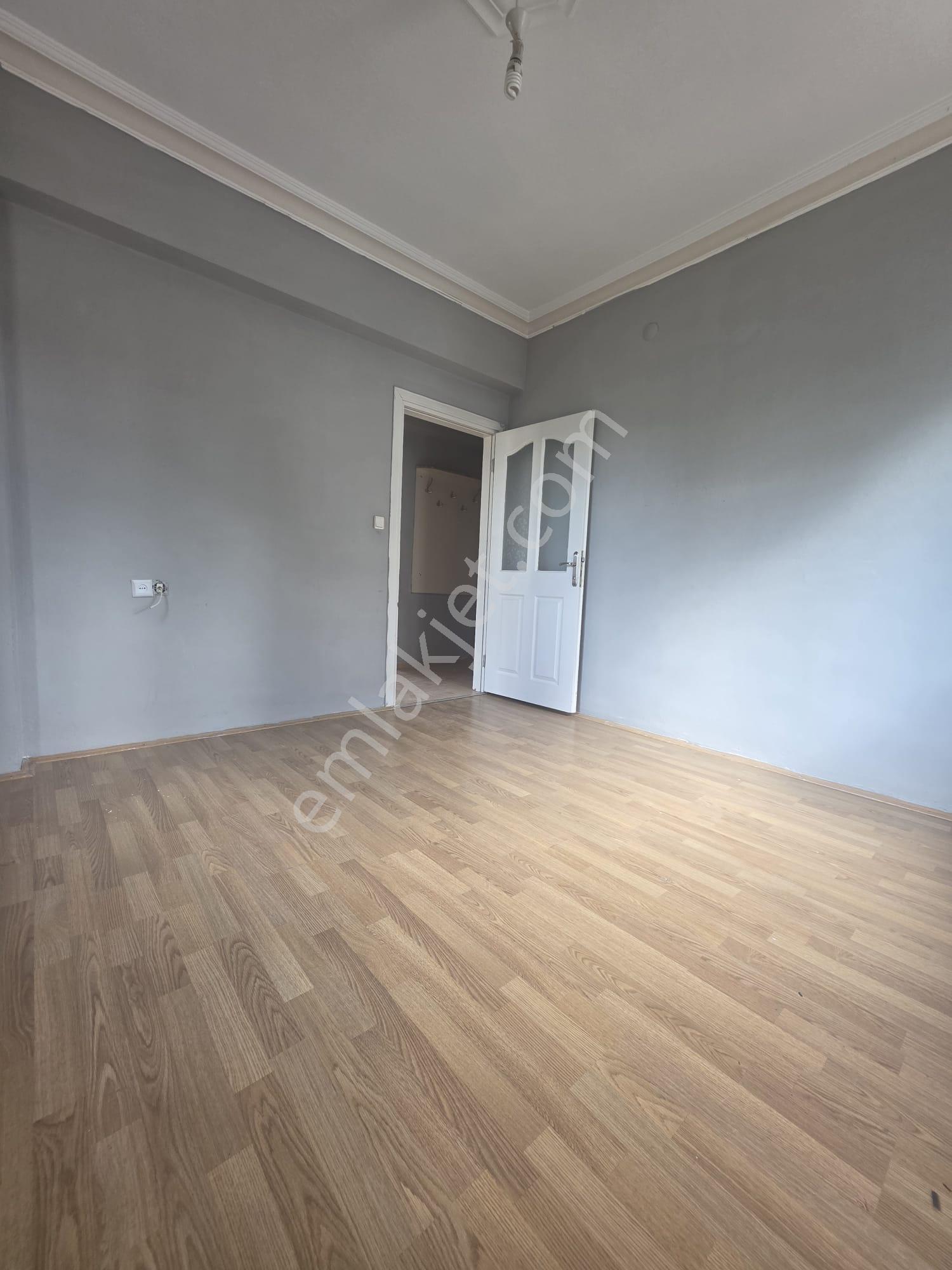 Aydoğmuş Mahallesinde Ayrı Mutfaklı 2+1 Kiralık - Görsel 14
