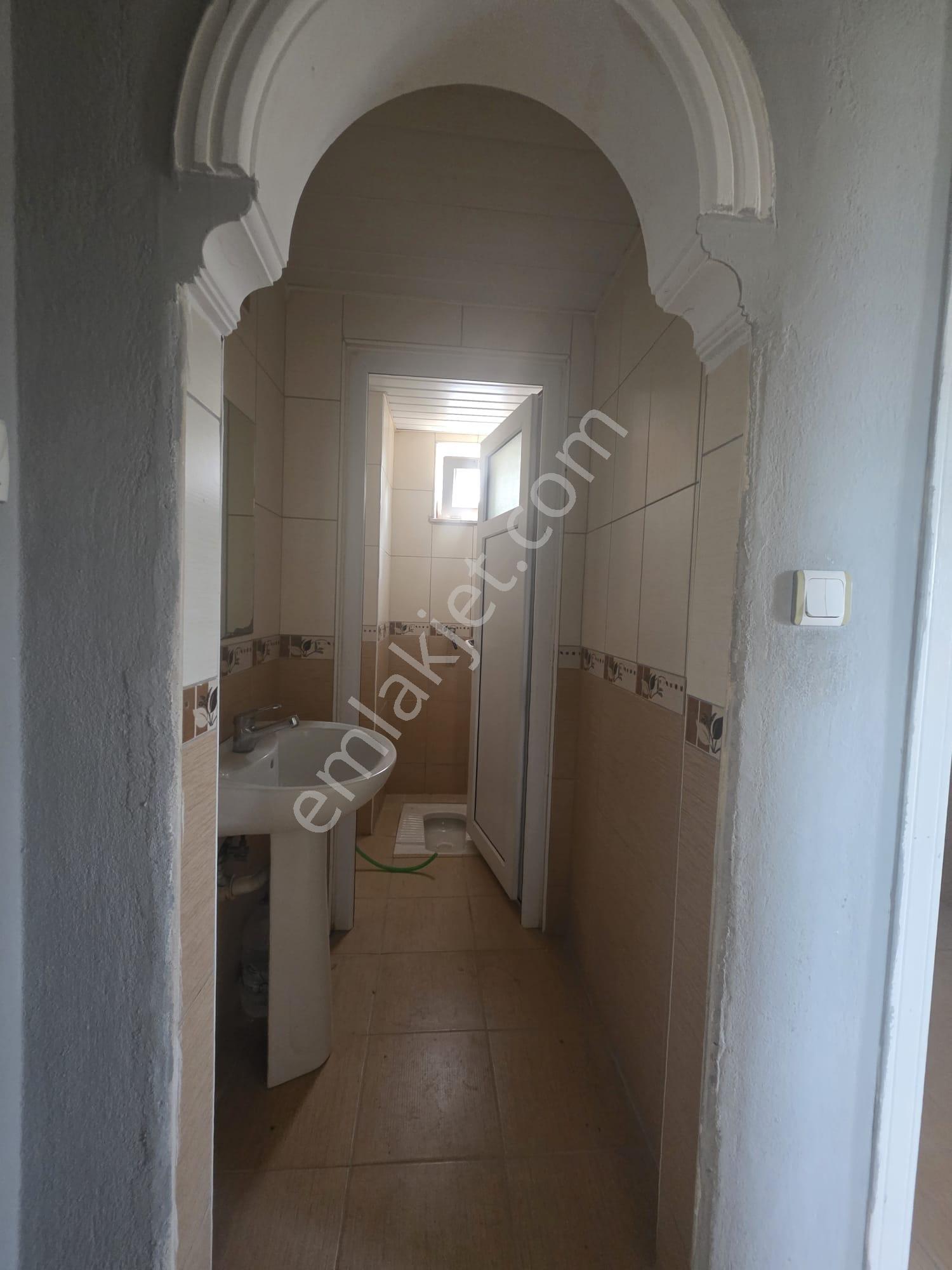 Aydoğmuş Mahallesinde Ayrı Mutfaklı 2+1 Kiralık - Görsel 3